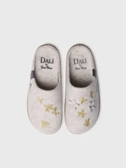 Toni Pons Slippers | GESSAMI - Zapatillas de casa de mujer inspiradas en la obra de Salvador Dalí | GESSAMI