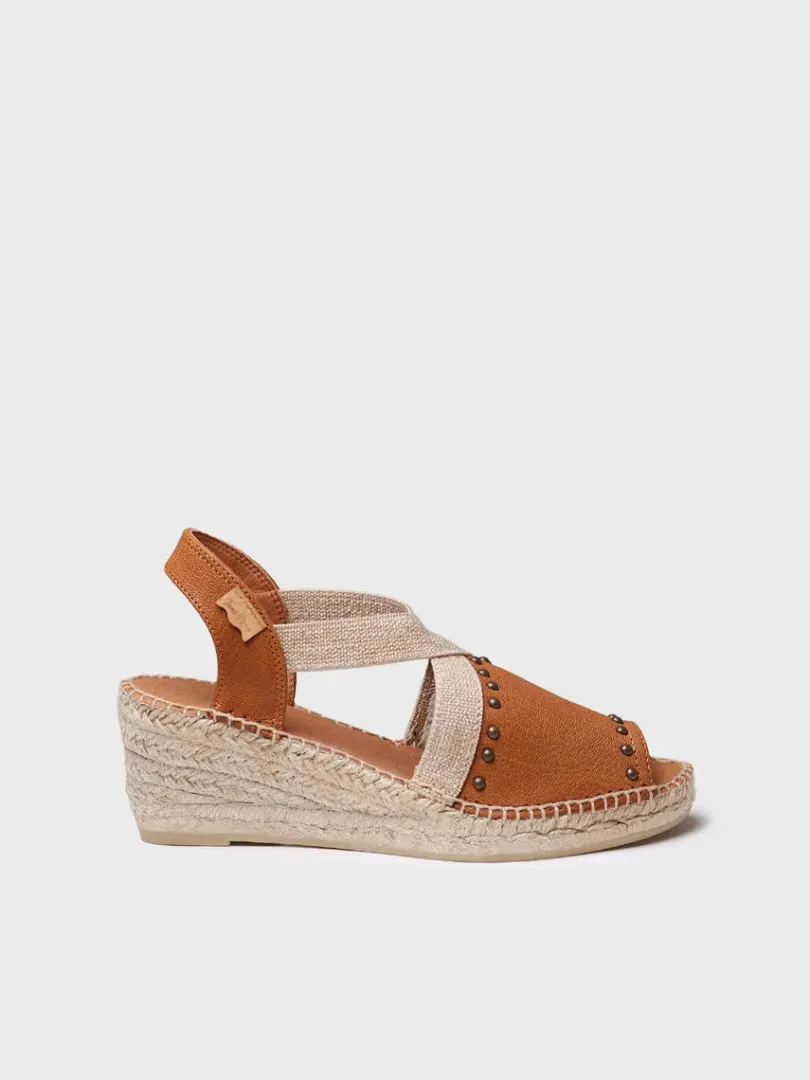 Toni Pons Cuñas Medias | Cerradas | MADRID - Alpargata de mujer en piel con cuña, tachuelas y elásticos | MADRID