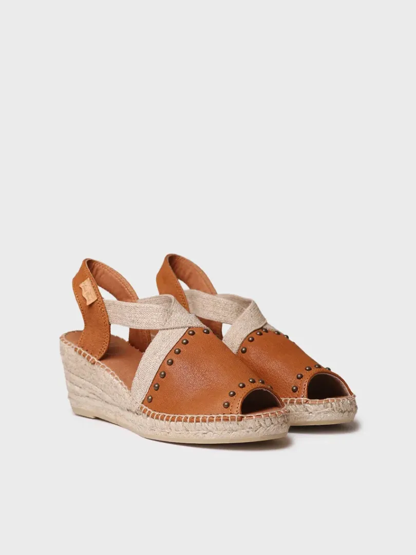 Toni Pons Cuñas Medias | Cerradas | MADRID - Alpargata de mujer en piel con cuña, tachuelas y elásticos | MADRID