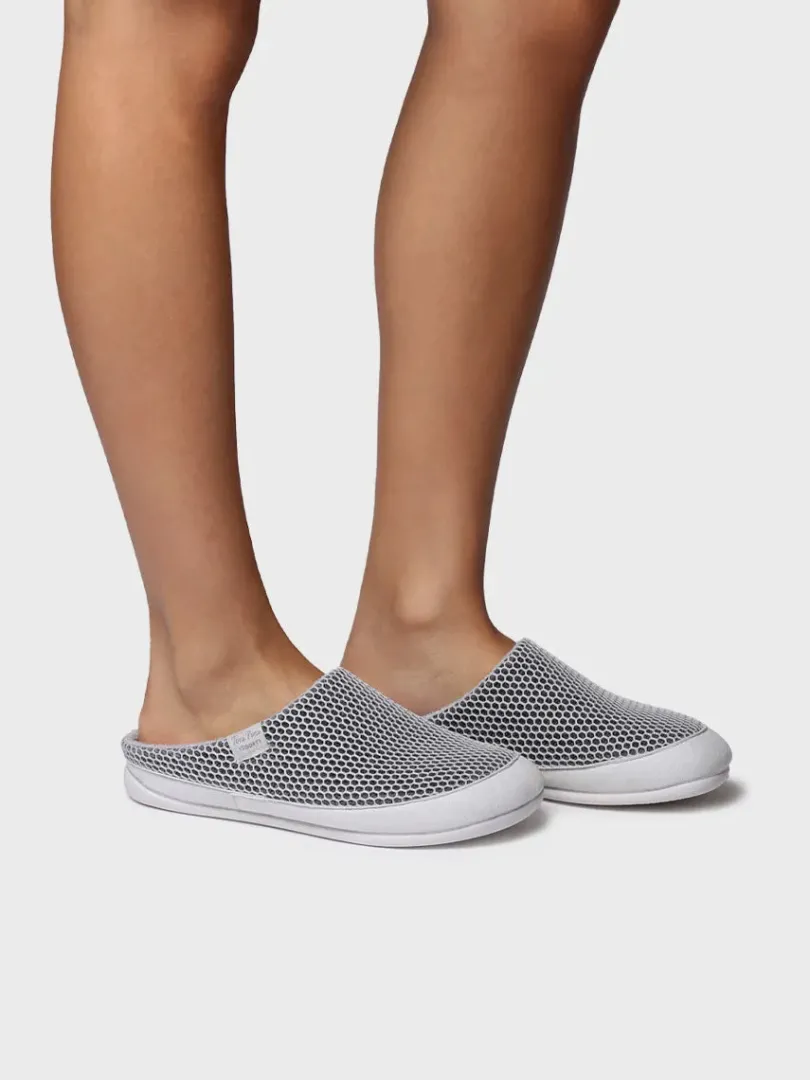 Toni Pons Slippers | MINA-GC - Zapatilla de casa tipo zueco de mujer en rejilla | MINA-GC
