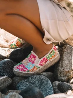 Toni Pons Planas | Cerradas | POLA - Alpargata cerrada de algodón bordada multicolor | POLA