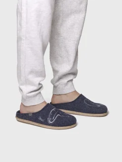 Toni Pons Slippers | SOMNI - Zapatillas de casa de hombre inspiradas en la obra de Salvador Dalí en azul marino | SOMNI