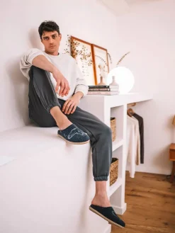 Toni Pons Slippers | SOMNI - Zapatillas de casa de hombre inspiradas en la obra de Salvador Dalí en azul marino | SOMNI